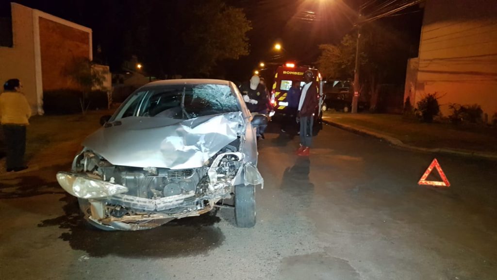 Batida frontal deixa entregador ferido no Bairro Alto Alegre