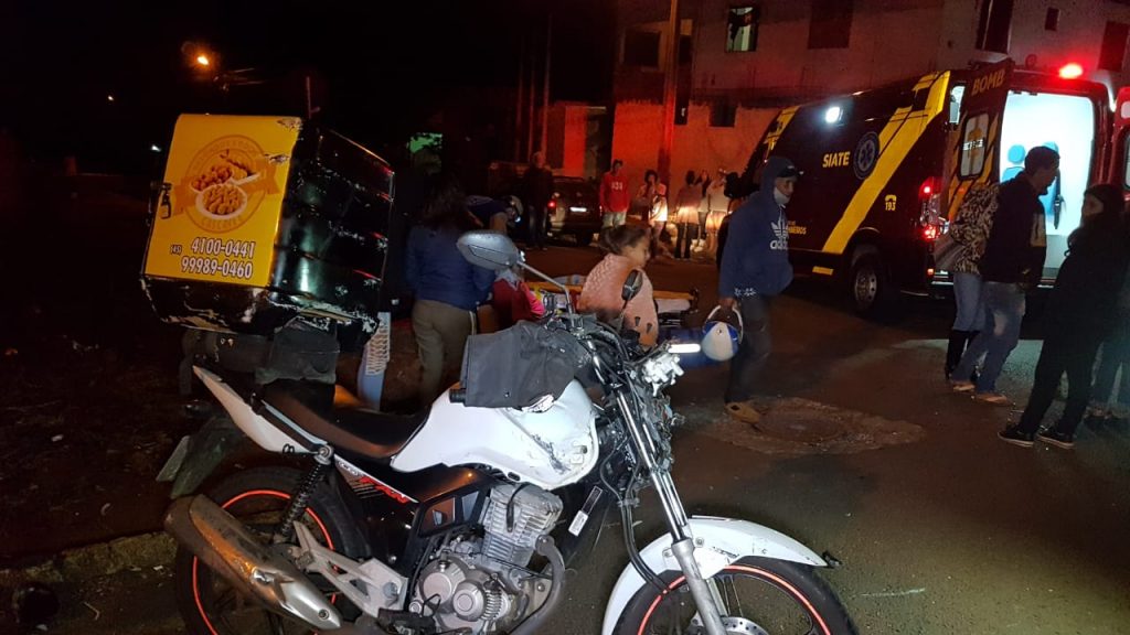 Batida entre carro e moto deixa vítima ferida no Cascavel Velho