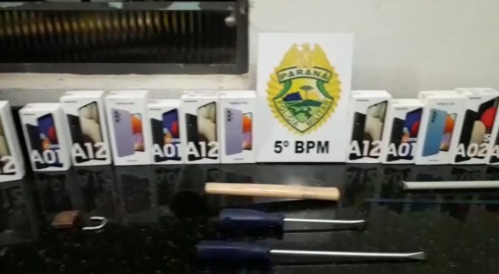Jovem é preso pela PM após furtar loja de celulares em shopping no centro de Londrina
