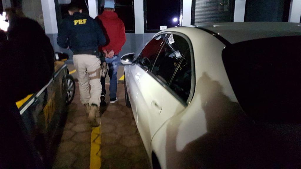Com motocicleta furtada, homem é detido pela PRF e levado à delegacia