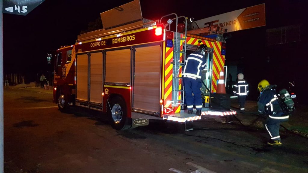 Incêndio em equipamento elétrico de fábrica de móveis mobiliza Bombeiros ao Bairro Parque São Paulo