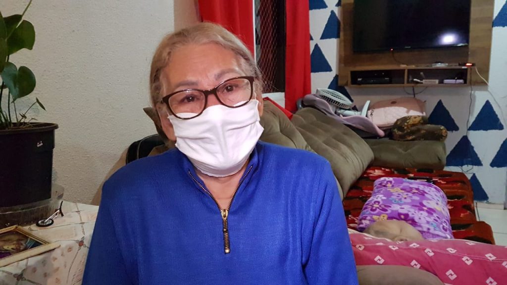 Aposentada por invalidez que está com contas de água, luz e prestação da casa no Riviera atrasadas clama por ajuda