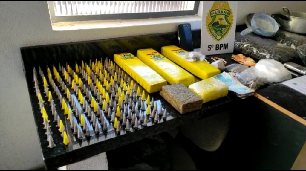 Após denúncia, PM prende homem e apreende drogas em Londrina