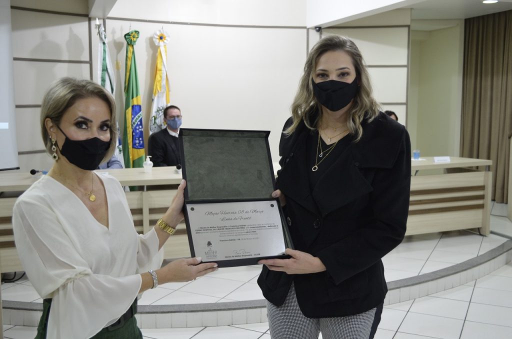 Mulheres que atuam no CEONC são homenageadas pelos serviços prestados