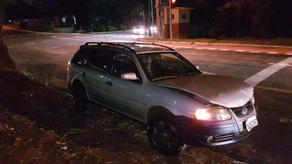 Acidente de trânsito é registrado na Rua 25 de Agosto, esquina com a Rua São Paulo
