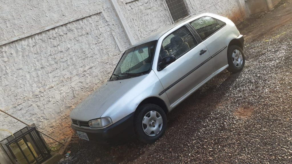 Gol de cor prata com placas MDQ-4780 é furtado na Rua Presidente Kennedy, no Centro