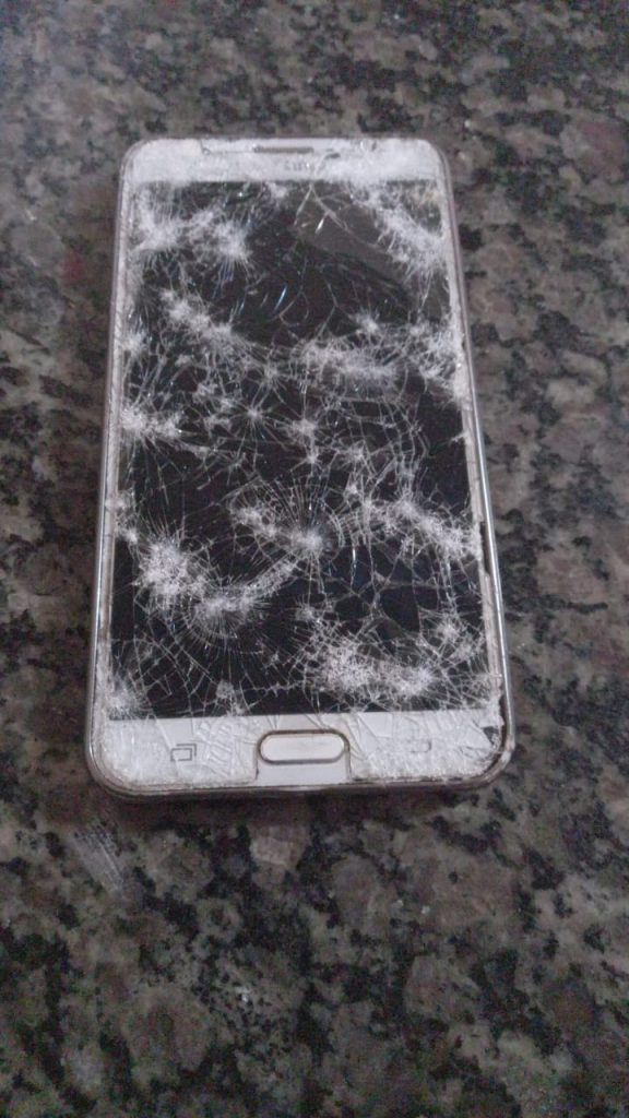 Internauta encontra celular perto do Trevo Cataratas e deseja devolver o objeto ao dono