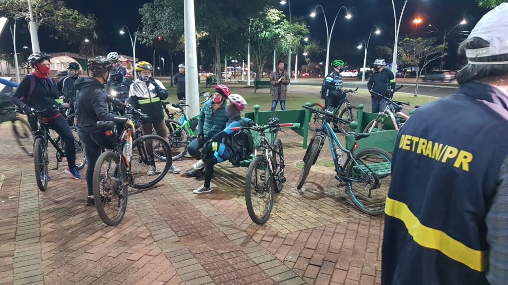 Maio Amarelo: Detran realiza ação educativa com ciclistas na Praça da Bíblia
