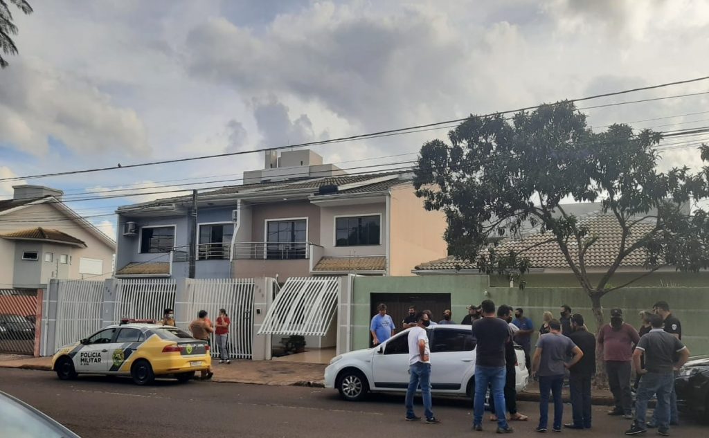 Sandero tomado em assalto durante a madrugada é recuperado e levado ao pátio da 15ª SDP