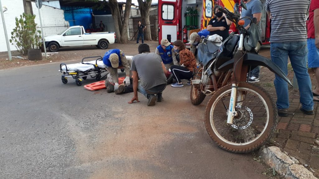 Homem fica ferido ao sofrer queda de moto no Bairro São Cristóvão