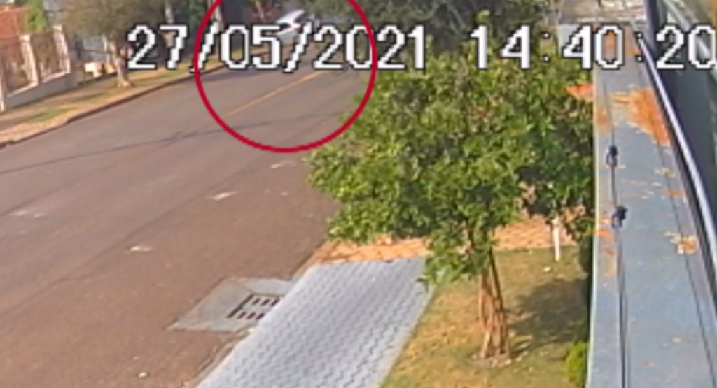 Camêra registra acidente no cruzamento da rua Fortaleza com a rua Manoel Ribas