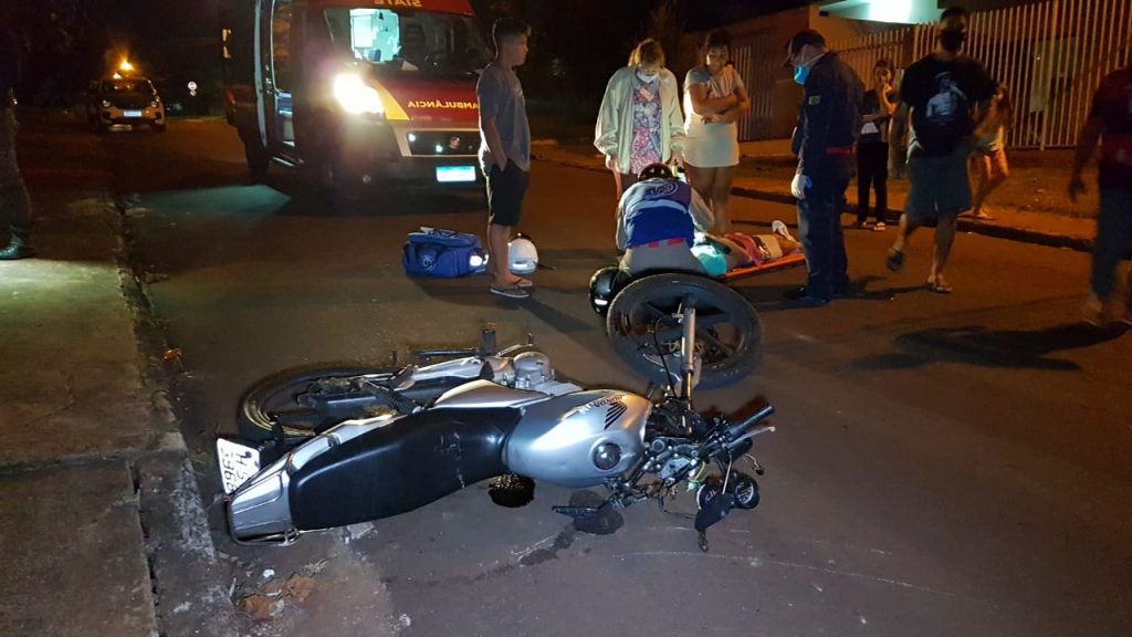 Duas pessoas ficam feridas em colisão entre motos no Bairro Santa Cruz