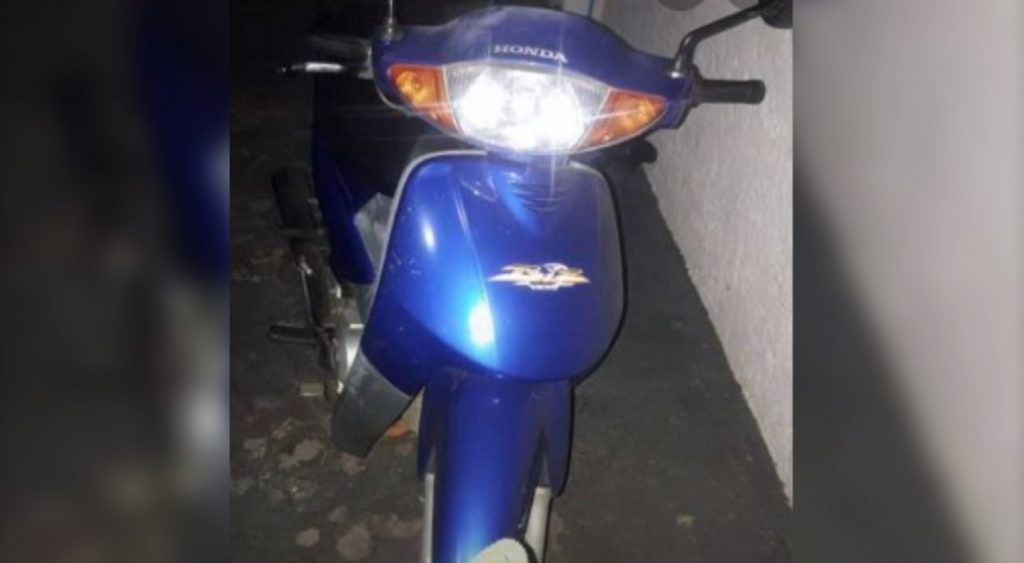 Honda Biz com placa AMO-2487 foi furtada na Rua Paraná, no Centro Honda Biz com placa AMO-2487 foi furtada na Rua Paraná, no Centro