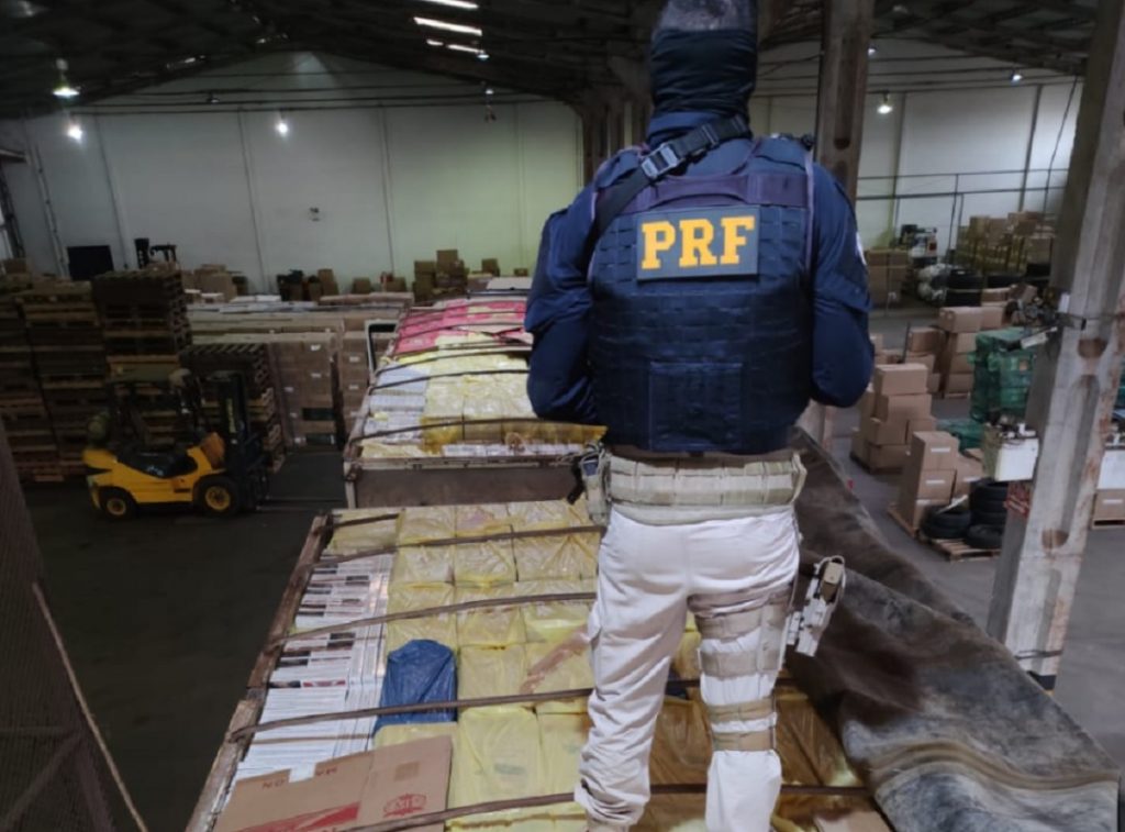 PRF apreende 600 mil maços de cigarros contrabandeados em Quarto Centenário PRF apreende 600 mil maços de cigarros contrabandeados em Quarto Centenário