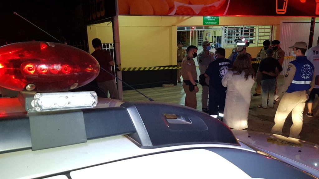 Homem morre após ser baleado em bar na Rua São Gabriel, no Jardim Consolata Homem morre após ser baleado em bar na Rua São Gabriel, no Jardim Consolata