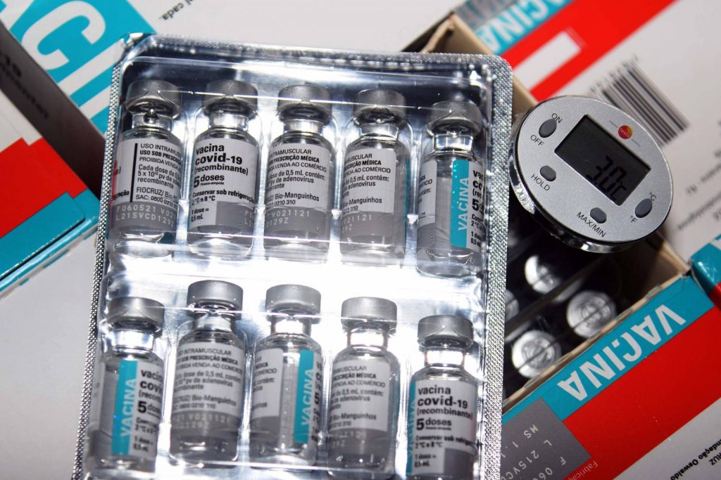 Paraná separa 137 mil doses da nova remessa para começar a vacinar população em geral Paraná separa 137 mil doses da nova remessa para começar a vacinar população em geral