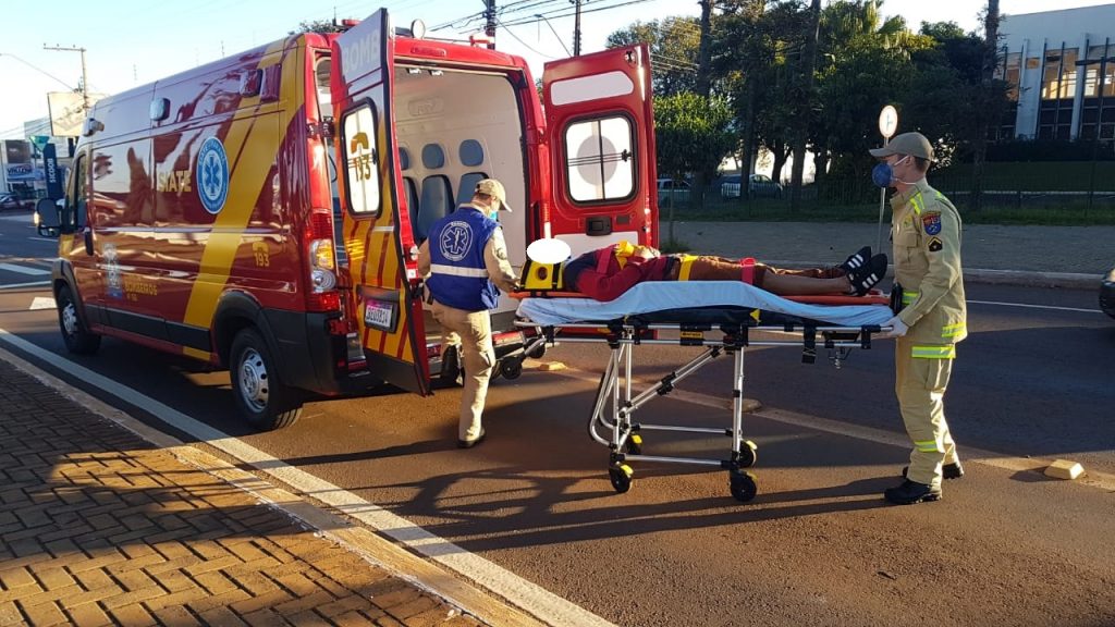 Jovem sofre queda após perder controle de bicicleta; Corpo de Bombeiros foi acionado