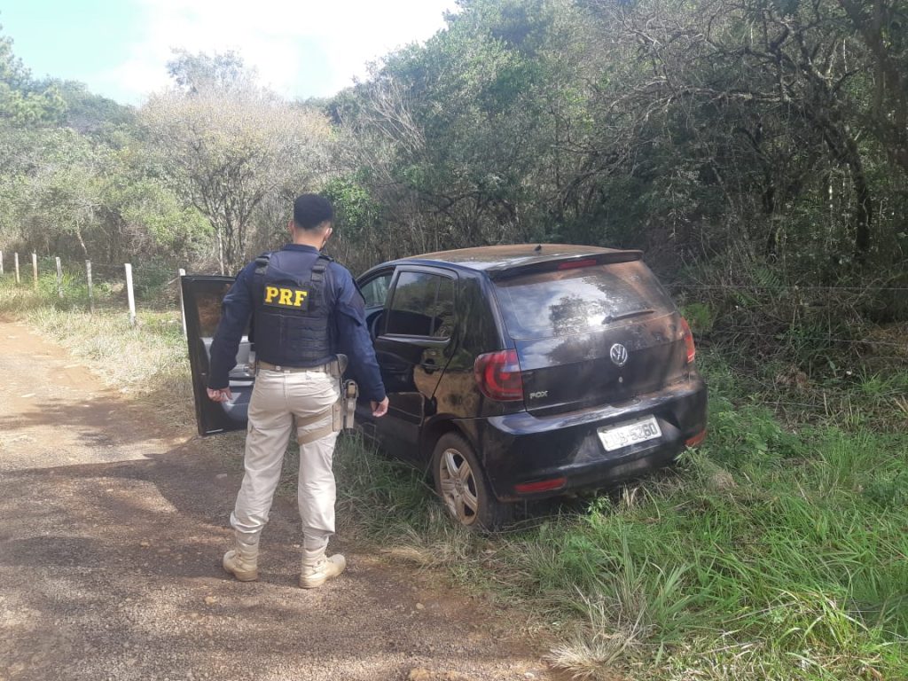 PRF apreende drogas em veículo após abordagem na BR-277, em Guarapuava