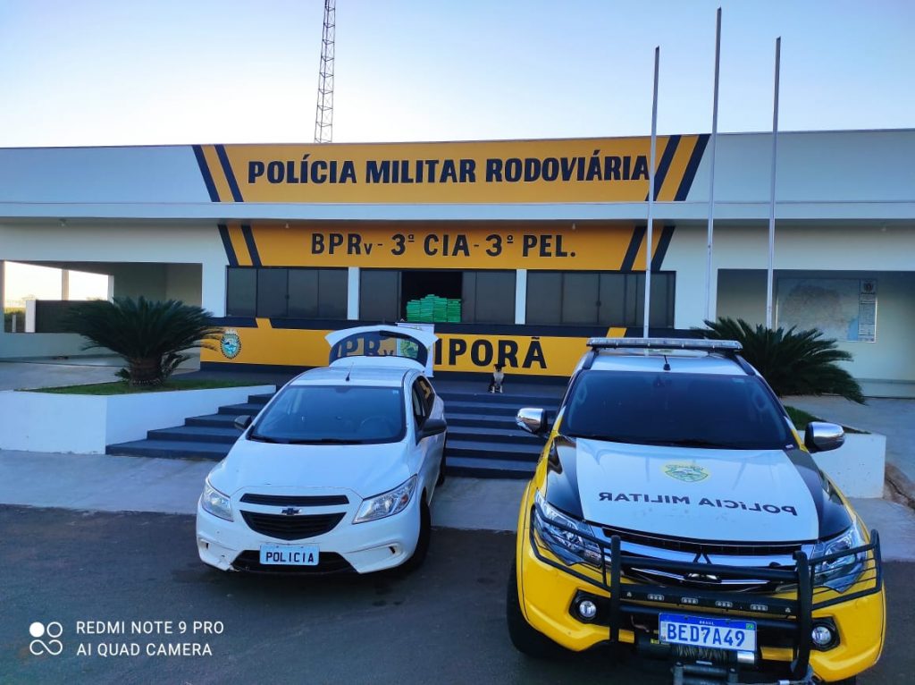 PRE apreende veículo que transportava quase 30 quilos de maconha na PR-323, em Iporã
