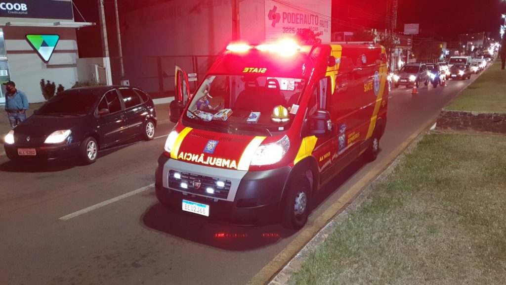 Pedestre é atropelada por motocicleta na Avenida Carlos Gomes, no Bairro Maria Luíza