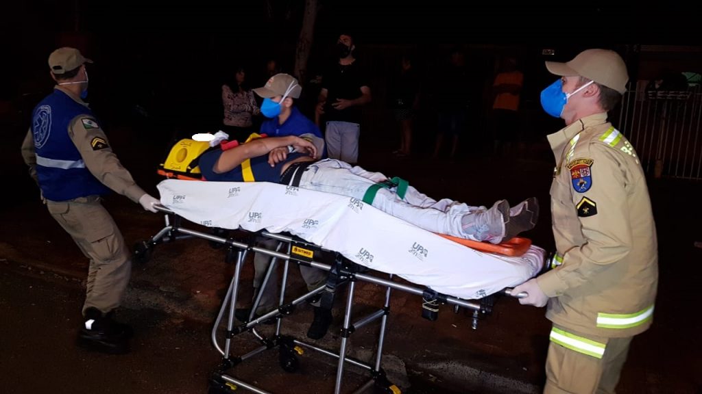 Ciclista colide contra caminhão no Jardim Clarito e fica ferido