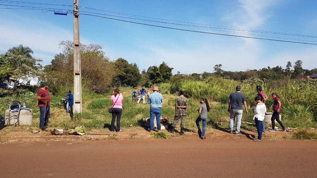 Dia Mundial do Meio Ambiente: Ação é realizada na Rua Arapongas, entre o Sanga Funda e o Floresta