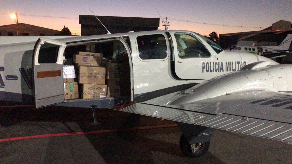 ​Batalhão da PM de operações aéreas leva vacinas e medicamentos ao Norte e Noroeste
