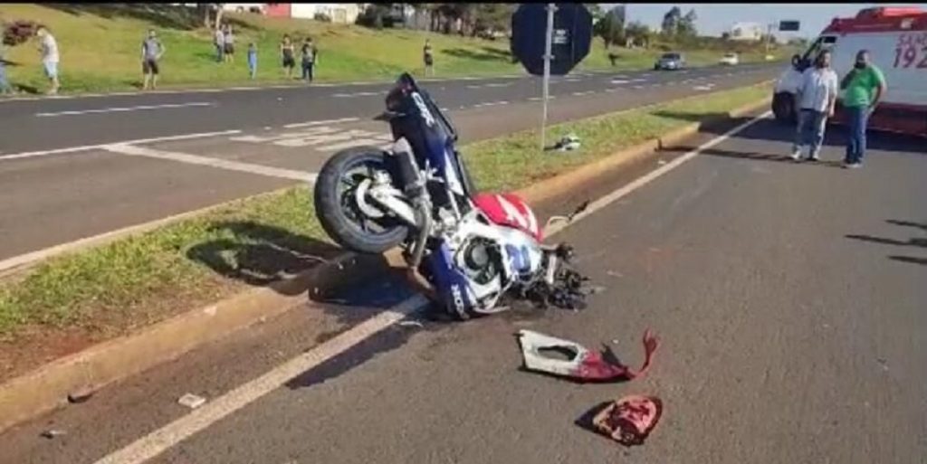 Motociclista fica gravemente ferido em acidente na BR-376, em Cambira