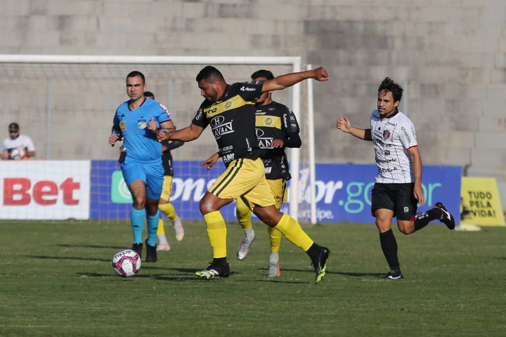 FC Cascavel faz 3 gols, mas cede empate ao Joinville na primeira rodada do Brasileirão Série D