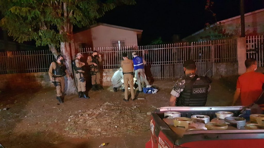 Homem se fere ao resistir a abordagem policial no Jardim Clarito