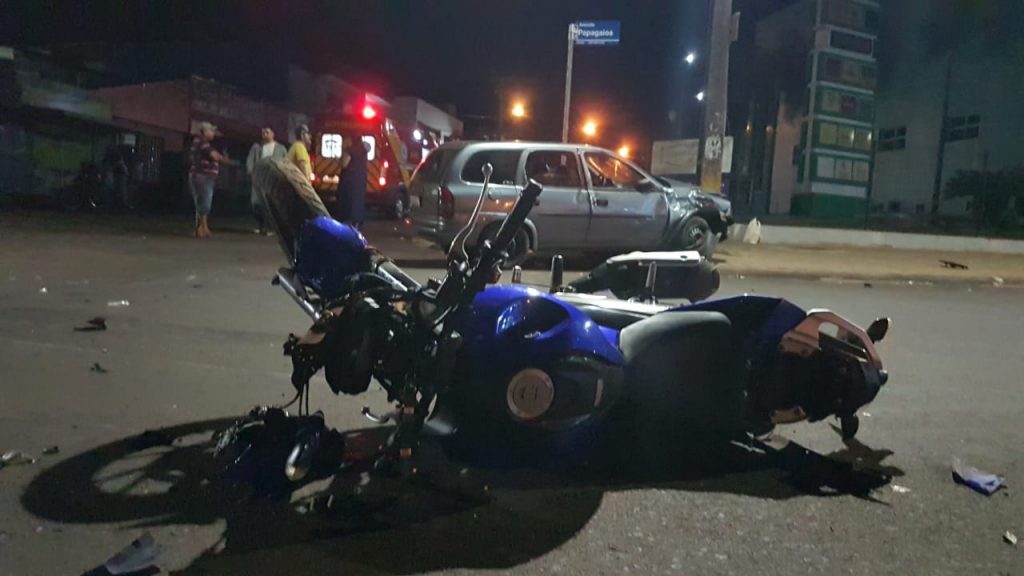 Motociclista colide contra Corsa e acaba fraturando o fêmur no Bairro Floresta