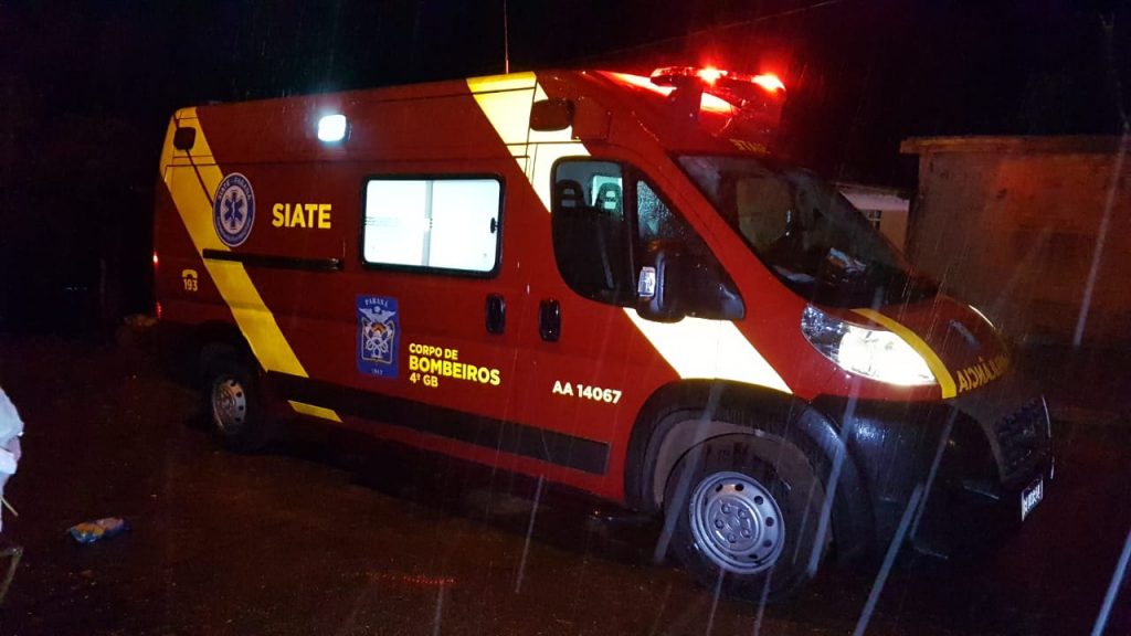 Idoso fere o nariz após cair dentro de casa no Jardim Melissa