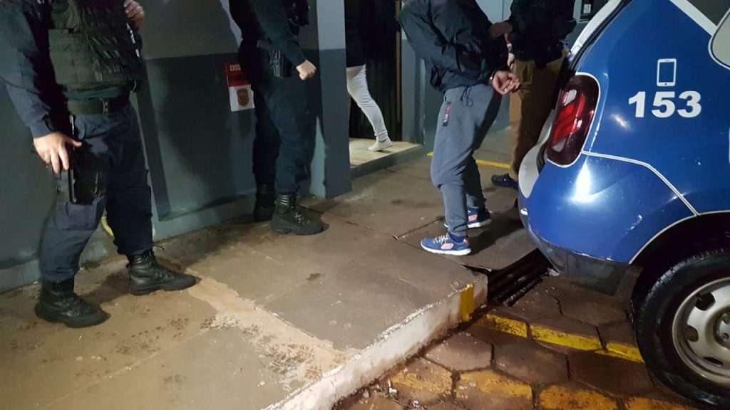 Indivíduos portando arma de fogo realizam roubo em lanchonete no São Cristóvão; PM e GM foram mobilizadas