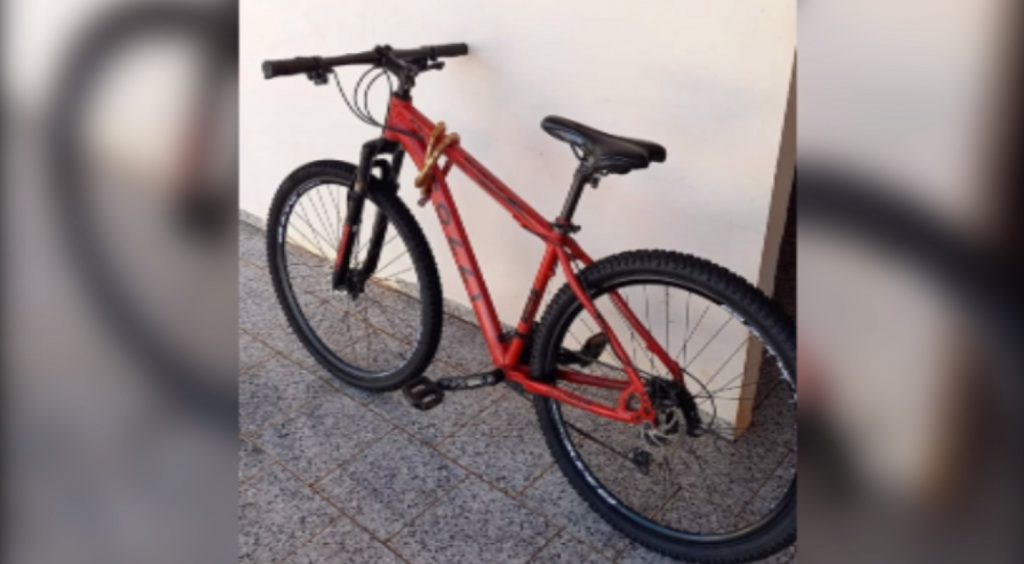 Bicicleta foi furtada da garagem de casa no Jardim Veneza