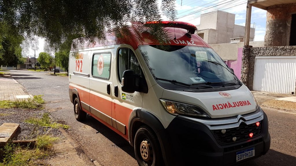 Homem sofre convulsão e é socorrido pelo Samu no Santa Felicidade