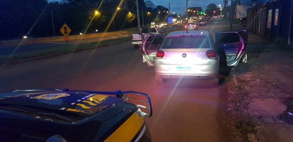 Veículo roubado em Cornélio Procópio é recuperado pela PRF em Londrina