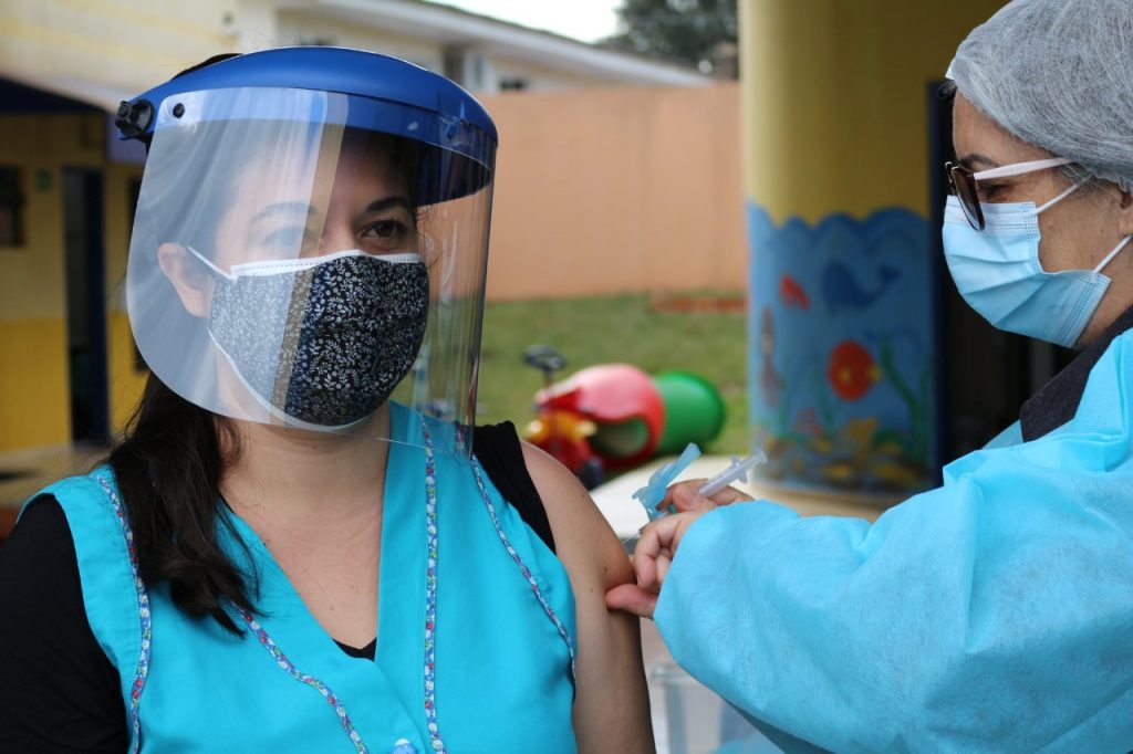 Confira em quais escolas e CMEIs houve vacinação contra a Covid-19 nesta quarta-feira