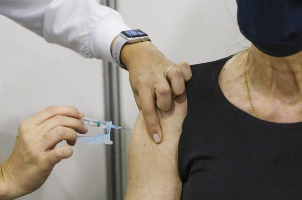 Mais da metade da população vacinável já recebeu a primeira dose em Cascavel Mais da metade da população vacinável já recebeu a primeira dose em Cascavel