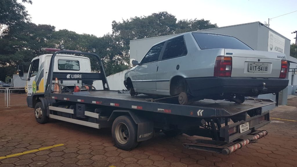 Veículo com registro de furto é localizado no Bairro Santa Cruz e levado ao pátio da 15ª SDP