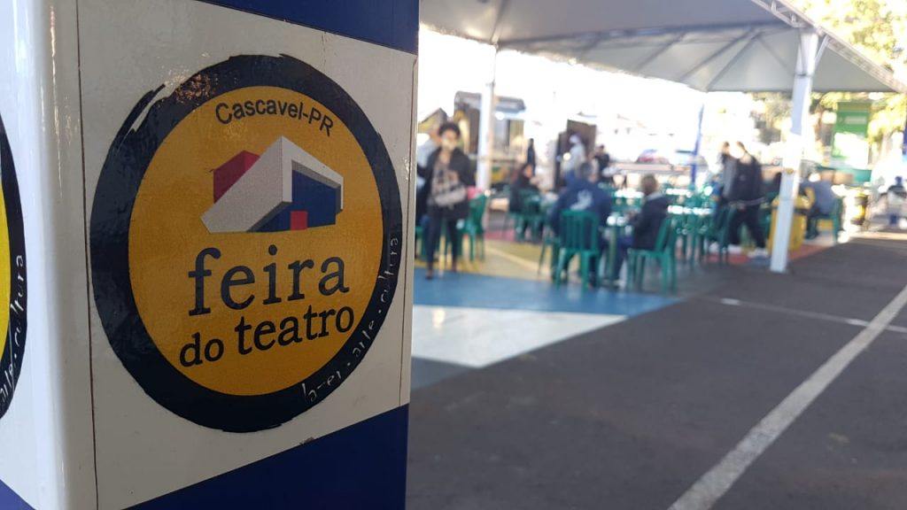 Feira do Teatro é opção de lazer na manhã deste domingo