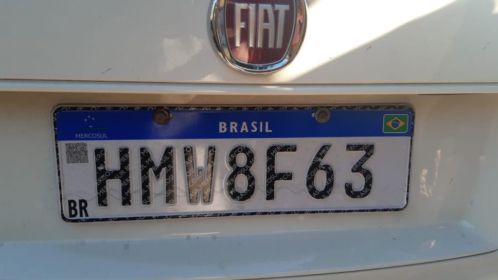 Placa HMW-8F63 de veículo da Fiat foi perdida