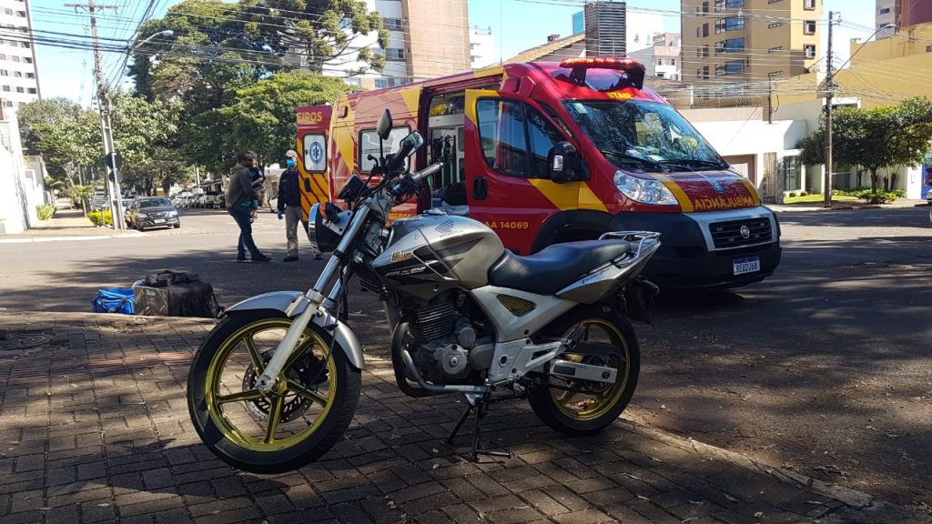 Rapaz de 32 anos fica ferido após colisão na Rua Vicente Machado Rapaz de 32 anos fica ferido após colisão na Rua Vicente Machado