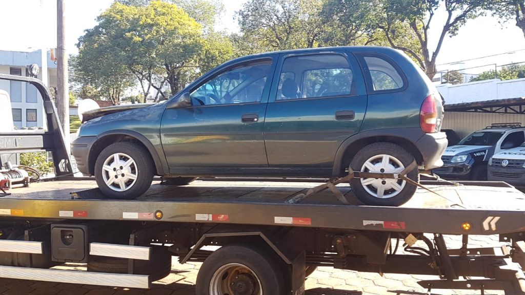 Corsa com registro de furto é localizado pela PM no Bairro Santa Felicidade