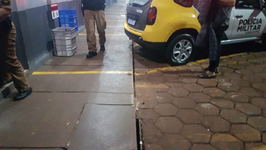 Durante denúncia de aglomeração PM detém homem com mandado em aberto