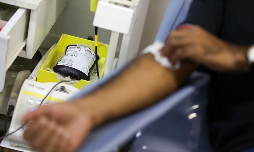 Menino de 11 anos está internado em UTI após grave acidente e precisa de doadores de sangue