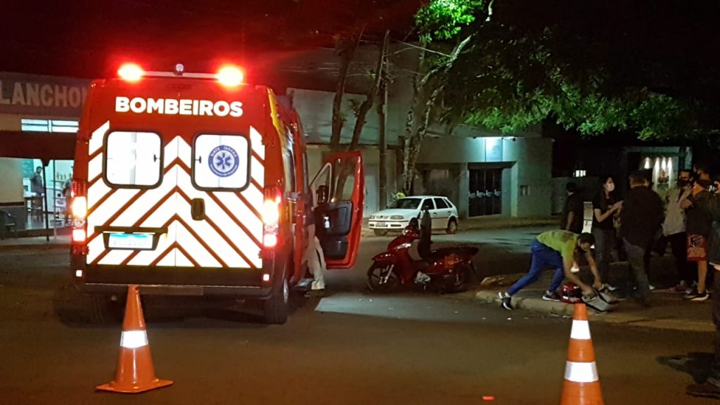 Mulher fratura dedos em acidente de trânsito na Rua Mato Grosso, no Centro