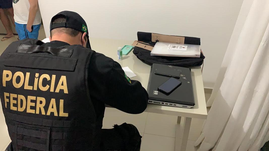 PF deflagra operação de combate à corrupção e à lavagem de dinheiro; Advogada de Cascavel e agente penitenciário federal são alvo de ação