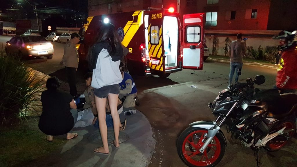 Entregador fratura a perna em acidente de trânsito no Bairro Country