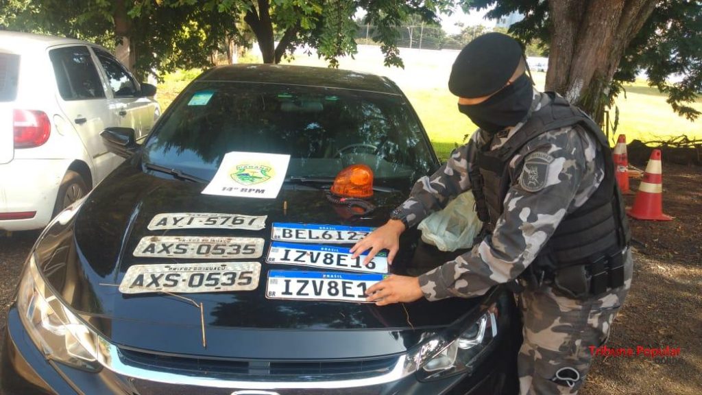 PM localiza veículo roubado, maconha e munição em casa no Bairro Cidade Nova, em Foz