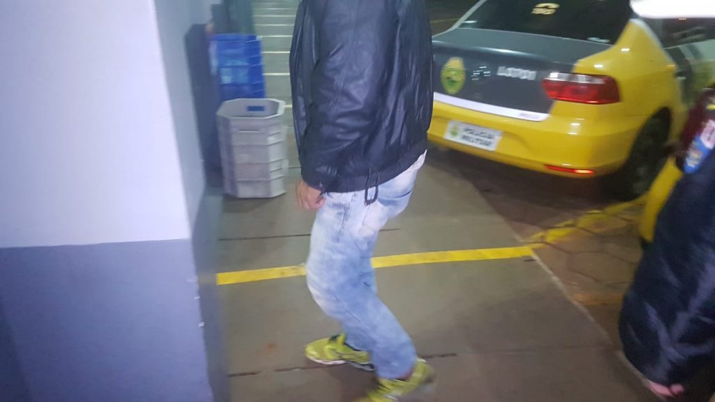 Suspeito de envolvimento em assassinato no Melissa é levado pela PM à 15ª SDP